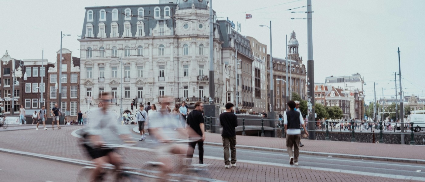 Fietsen en lopen in Amsterdam