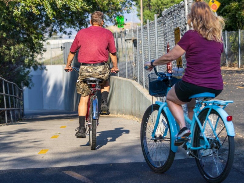 vader en dochter op de fiets